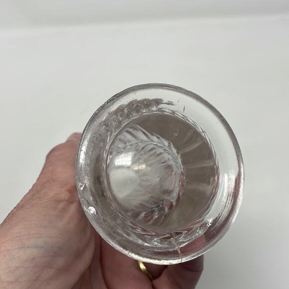 Vintage Early American Pressed Glass Strigil vase Tarentum Glass Co - Picture 7 of 10